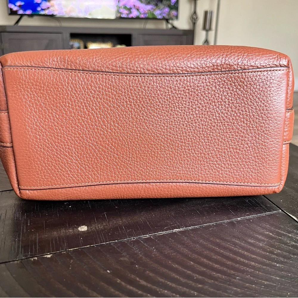 Coach Val Tan Leather Duffle  Crossbody Bag - Picture 5 of 10